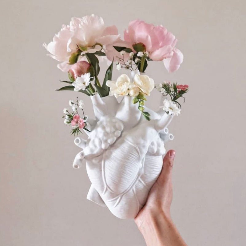 אגרטל לבן  Love in Bloom