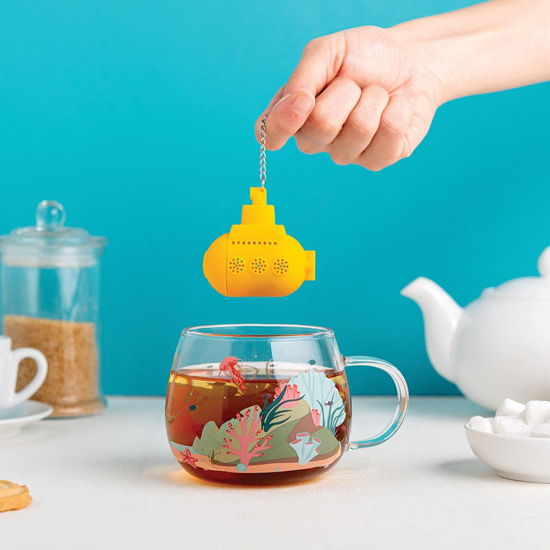 כוס וחליטת תה צוללת  Under the Tea
